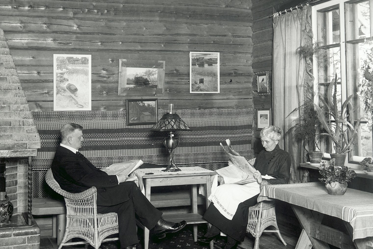 Jean Sibelius and wife Aino read in Ainola's dining room, Photo by Eric Sundström Jean Sibelius and wife Aino read in Ainola's dining room, Photo by Eric Sundström