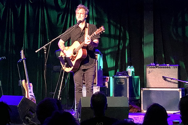 Anders Osborne bares his soul in acoustic solo show at The Ready Room