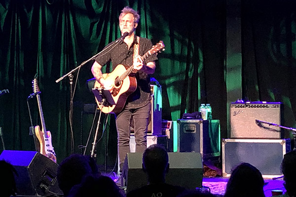 Anders Osborne bares his soul in acoustic solo show at The Ready Room - KDHX