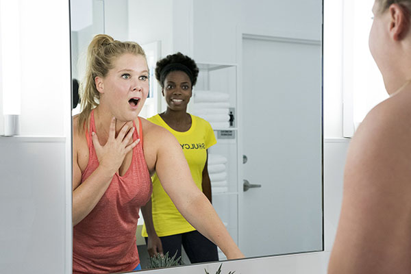 Amy Schumer and Sasheer Zamata in I Feel Pretty (2018) Photo by Mark Schfer/Courtesy of STXfilms - © Motion Picture Artwork 2017 STX Financing, LLC. All Rights Reserved.