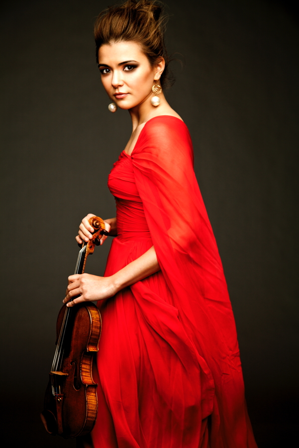 Violinist Karen Gomyo.  Photo courtesy of karengomyo.com