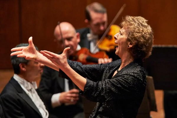 Jane Glover conducting. Photo from jane-glover.com