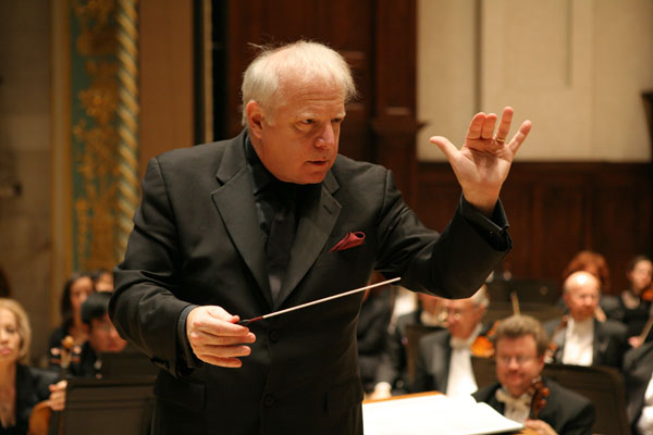 Leonard Slatkin conducting