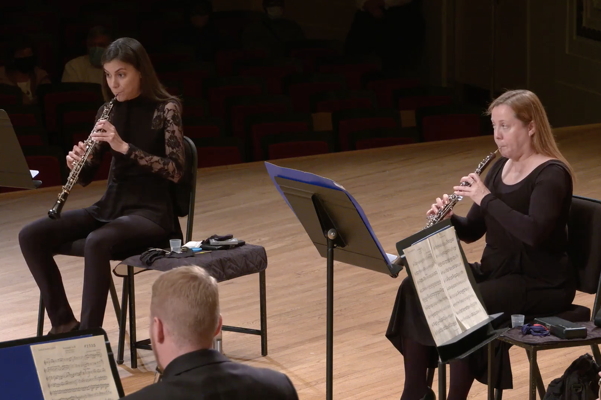 L-R: Xiomara Mass and Cally Banham in the Mozart Serenade