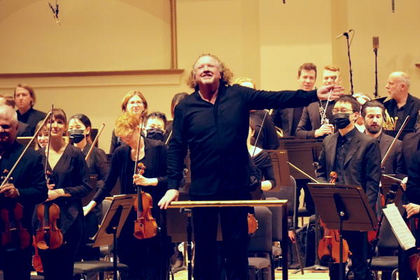 Stéphane Denève and the SLSO bows after "The Love for Three Oranges." Photo courtesy of the SLSO.
