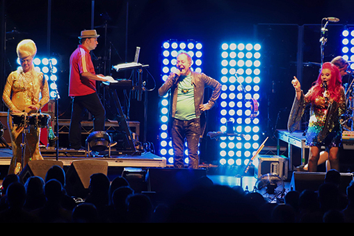 B-52s and Tom Bailey. Photos by Gary Eckert.